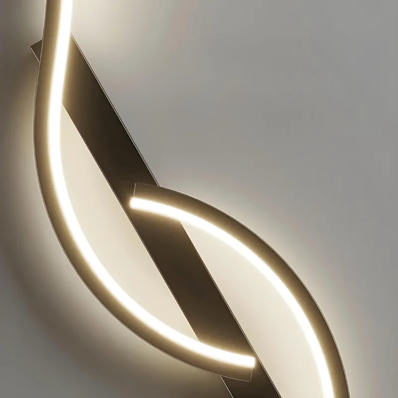 Applique murale LED longue, élégante et moderne, décorative, de la marque Luminaire Essenza, installée sur un mur contemporain.