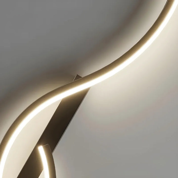 Applique murale LED longue, élégante et moderne, avec design décoratif, par Luminaire Essenza, éclairage sophistiqué pour mur intérieur.