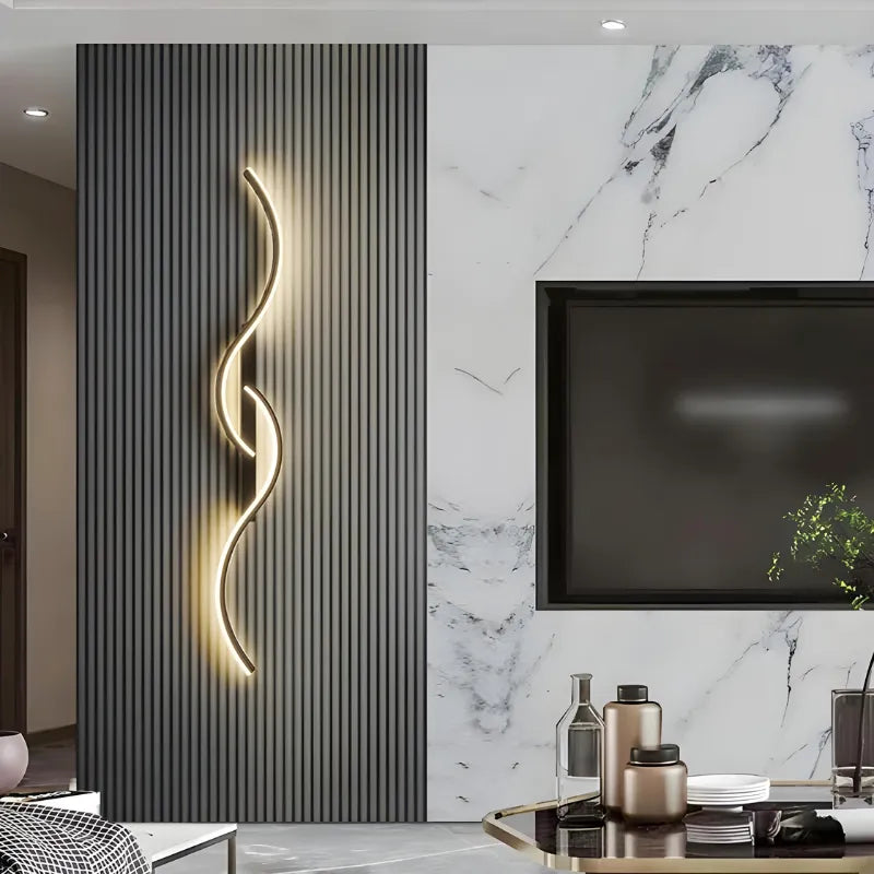 Applique murale LED Longiligne Luminaire Essenza, design moderne et élégant pour décoration intérieure.