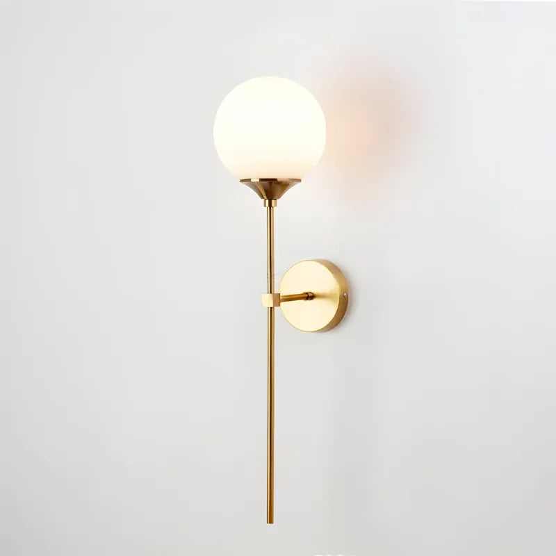 Applique murale LED longue de style scandinave blanc, design épuré et moderne, pour éclairage intérieur élégant.