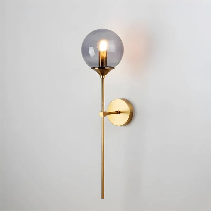 Applique murale LED longue en design scandinave gris, lampe moderne pour décoration intérieure par Luminaire Essenza.