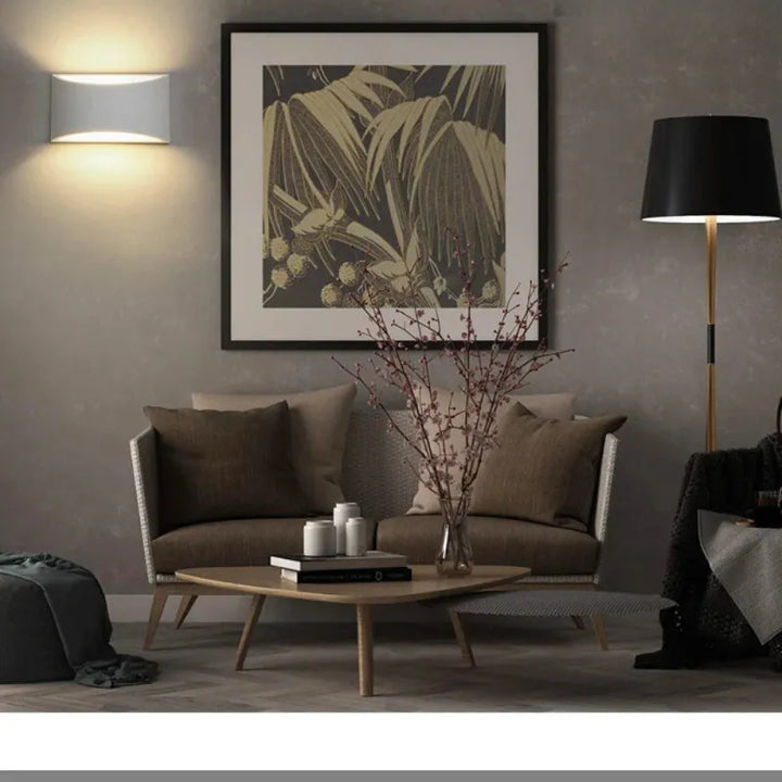 Applique murale LED luxueuse Luminaire Essenza blanche avec éclairage blanc froid 5500-7000K, design moderne et élégant.