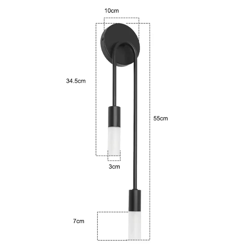 Applique murale LED minimaliste noire au design nordique et décoratif, fixée au mur dans un style moderne.