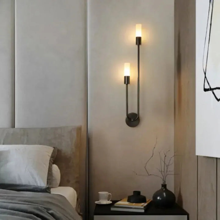 Applique murale LED minimaliste Luminaire Essenza avec design nordique décoratif, éclairage élégant et moderne pour intérieur.