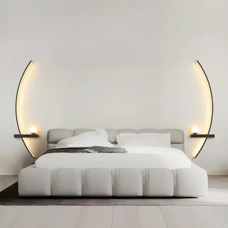 Applique murale LED moderne en forme d'arc de cercle, design minimaliste par Luminaire Essenza, éclairage élégant.