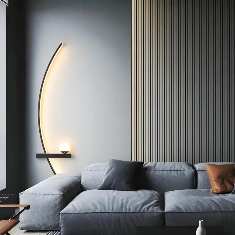Applique murale LED minimaliste moderne en forme d'arc de cercle, conçue par Luminaire Essenza, pour une décoration élégante.