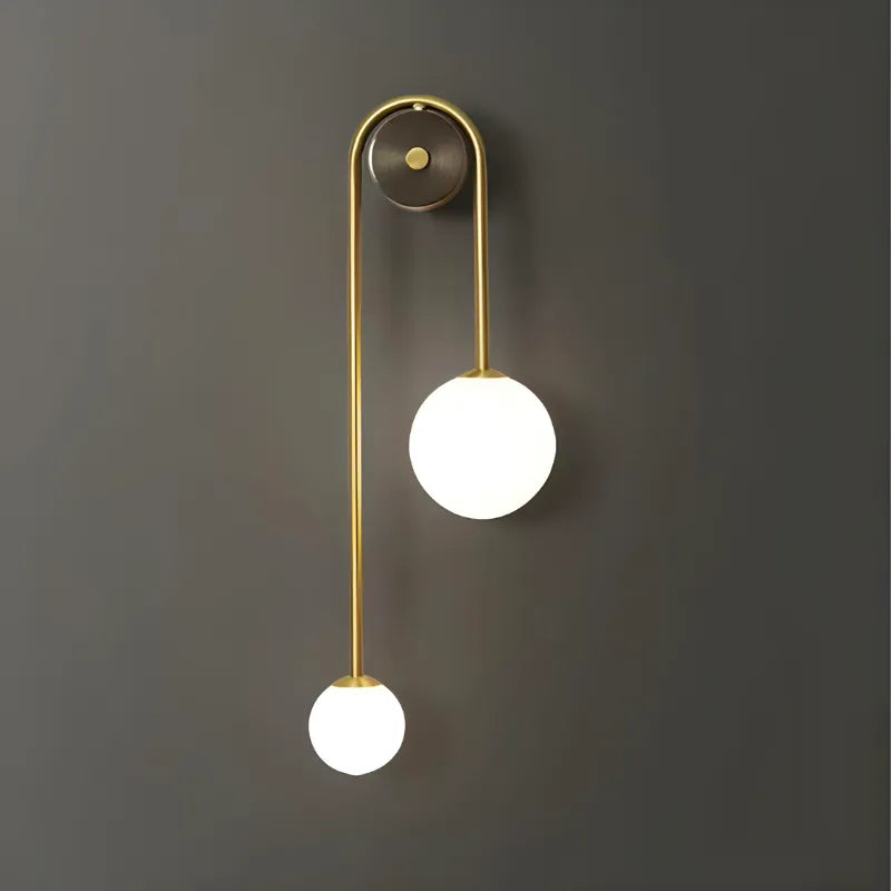 Applique murale LED minimaliste nordique Luminaire Essenza avec double sphère blanche à lumière froide, design décoratif moderne.