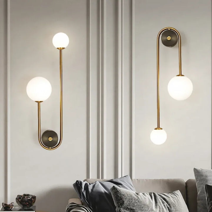 Applique murale LED minimaliste Nordique Luminaire Essenza, double sphère blanche froide, décoration moderne pour mur intérieur.