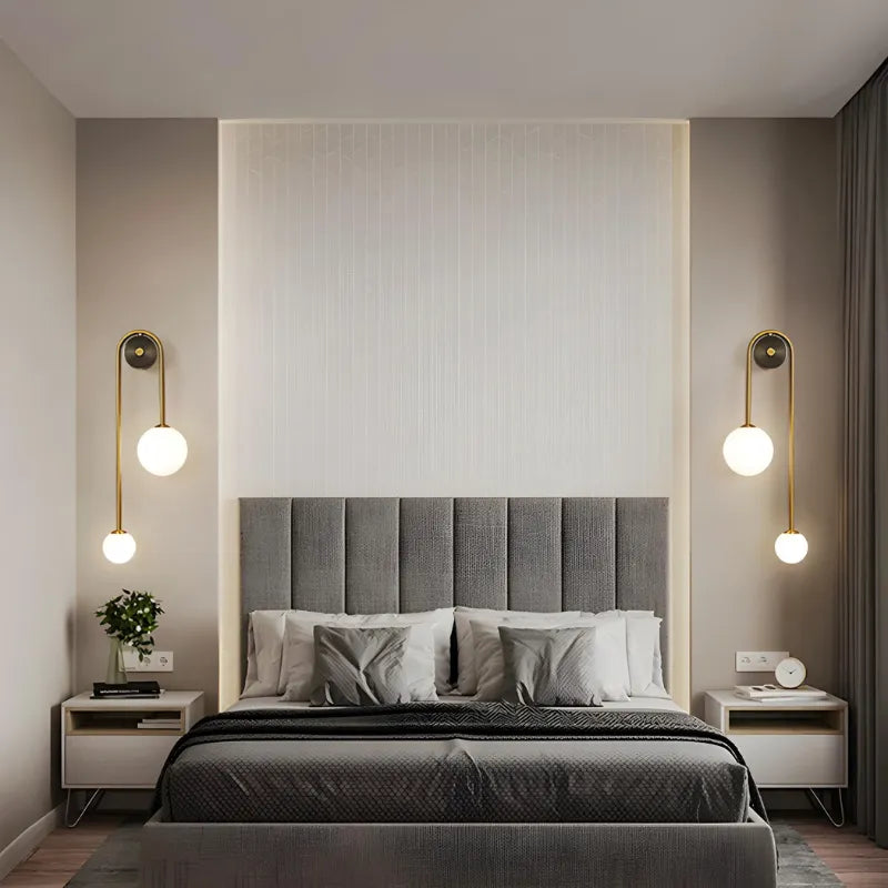 Applique murale LED minimaliste Nordique Luminaire Essenza avec double sphère, lumière blanche froide, design moderne et décoratif.