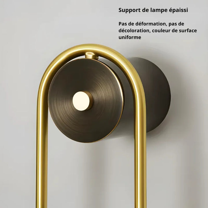 Applique murale LED minimaliste Nordique Luminaire Essenza avec double sphère, lumière blanche froide, design décoratif moderne.