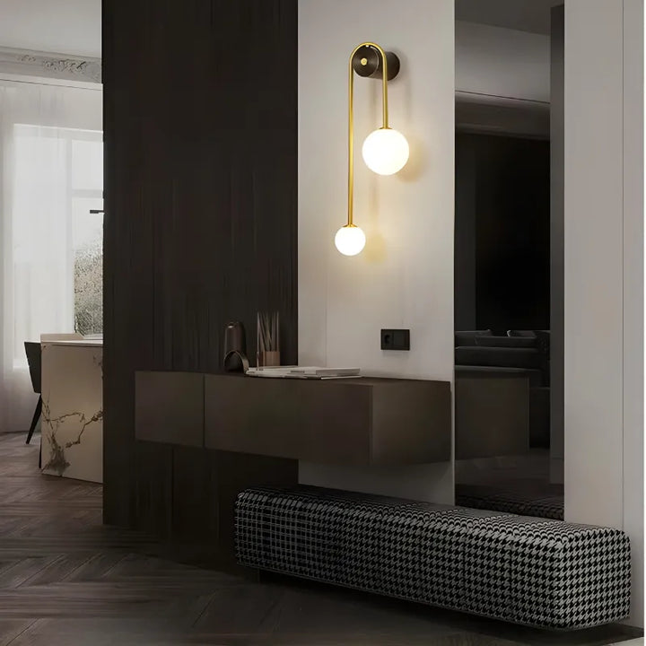 Applique murale LED minimaliste Nordique Luminaire Essenza, double sphère blanche froide, design décoratif moderne pour intérieur.
