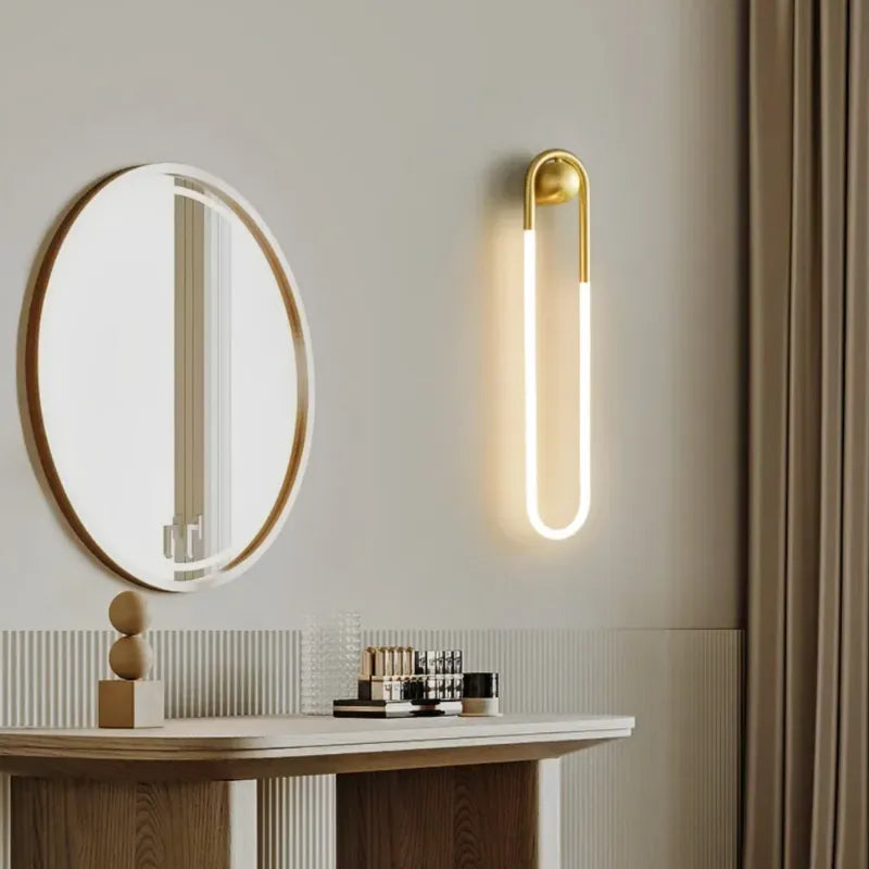Applique murale LED minimaliste nordique Luminaire Essenza, design allongé suspendu blanc chaud 2700-3500K.