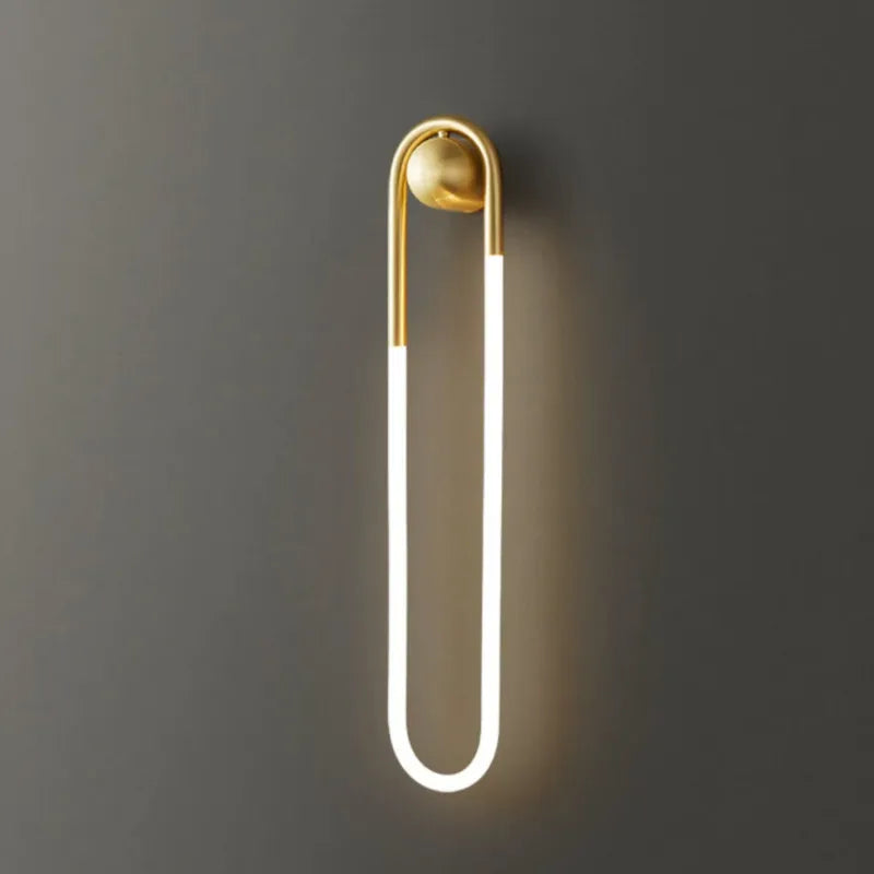 Applique murale LED minimaliste nordique Luminaire Essenza, design allongé suspendu en or blanc chaud, éclairage 2700-3500K.
