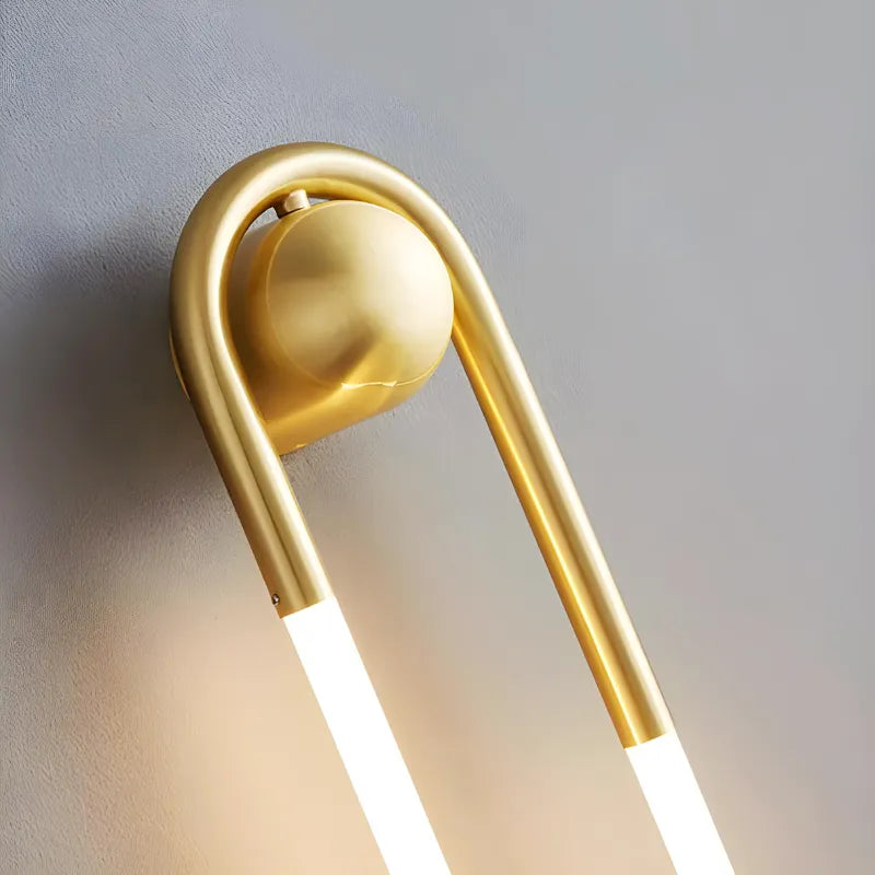 Applique murale LED minimaliste nordique Luminaire Essenza en or blanc chaud, design suspendu, lumière chaleureuse 2700-3500K.
