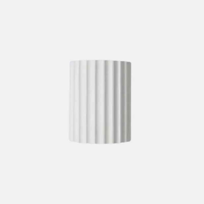 Applique murale LED minimaliste en résine Macaron blanc chaud, style nordique, par Luminaire Essenza, pour décoration moderne.
