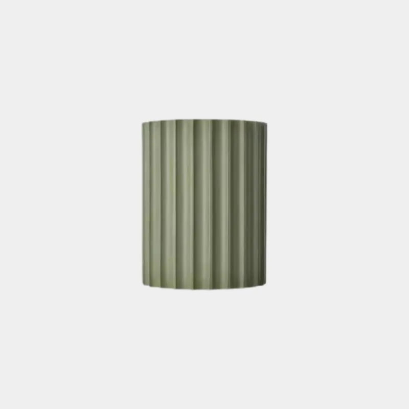 Applique murale LED minimaliste en résine Macaron vert et blanc, style nordique, de la marque Luminaire Essenza, éclairage chaud.