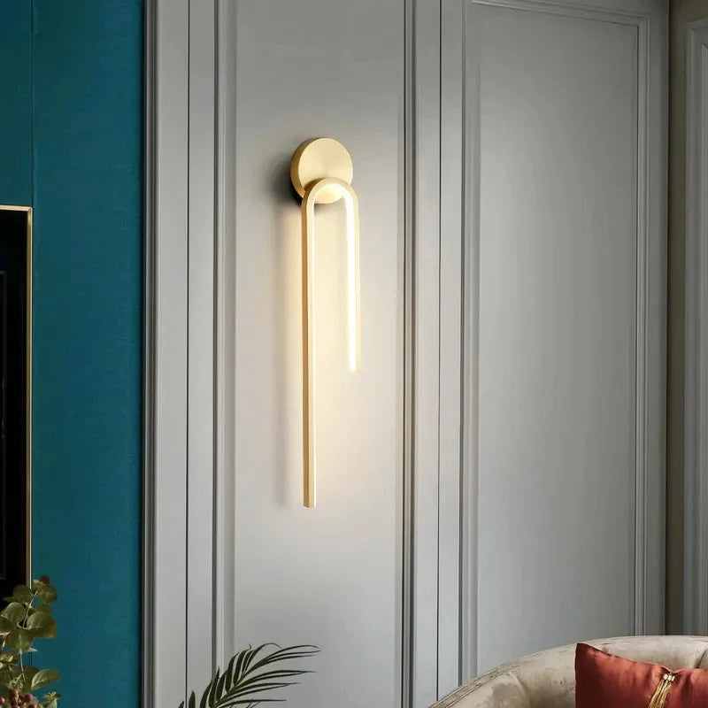 Applique murale LED minimaliste et décorative de style nordique, blanche, avec lumière blanc chaud 2700-3500K, design moderne.