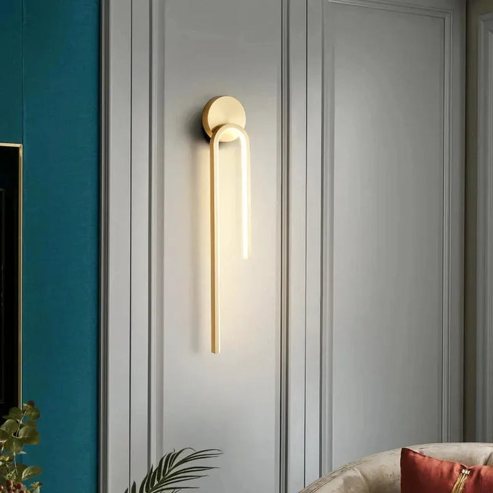 Applique murale LED minimaliste et décorative de style nordique, blanche, avec lumière blanc chaud 2700-3500K, design moderne.