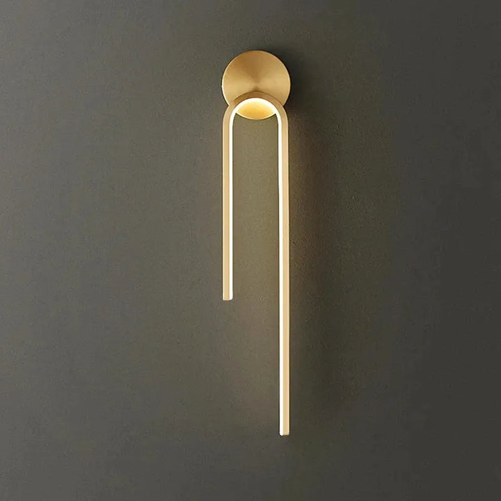 Applique murale LED Luminaire Essenza, design minimaliste nordique, lumière blanche chaude, fixation droite, décoration moderne pour mur.