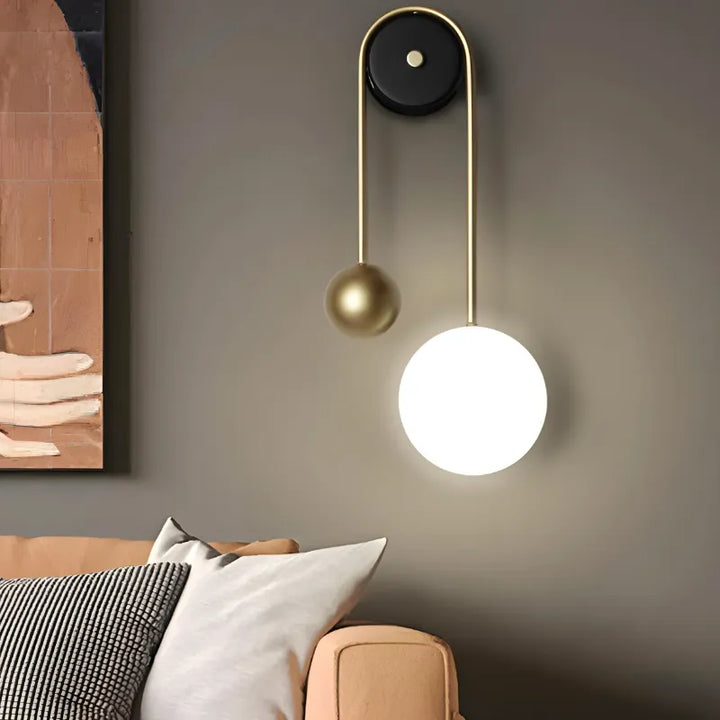Applique murale LED minimaliste et décorative Nordique Sphère blanche avec lumière chaud blanc 2700-3500K, par Luminaire Essenza