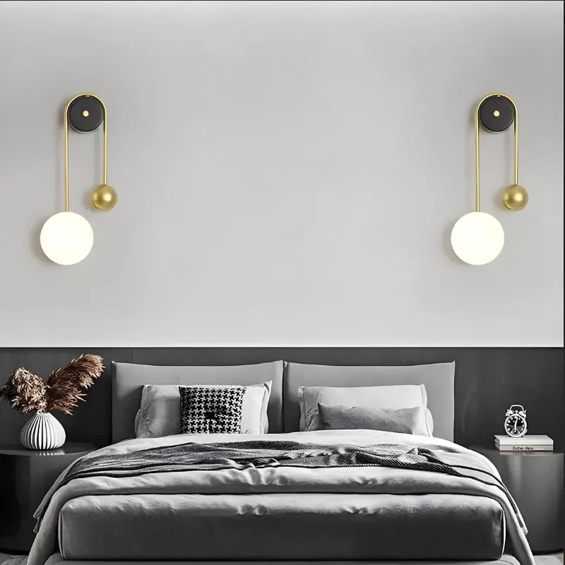Applique murale LED minimaliste en forme de sphère, lumineuse blanc chaud, style nordique, décoratif et moderne de Luminaire Essenza.