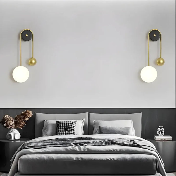 Applique murale LED minimaliste en forme de sphère, lumineuse blanc chaud, style nordique, décoratif et moderne de Luminaire Essenza.
