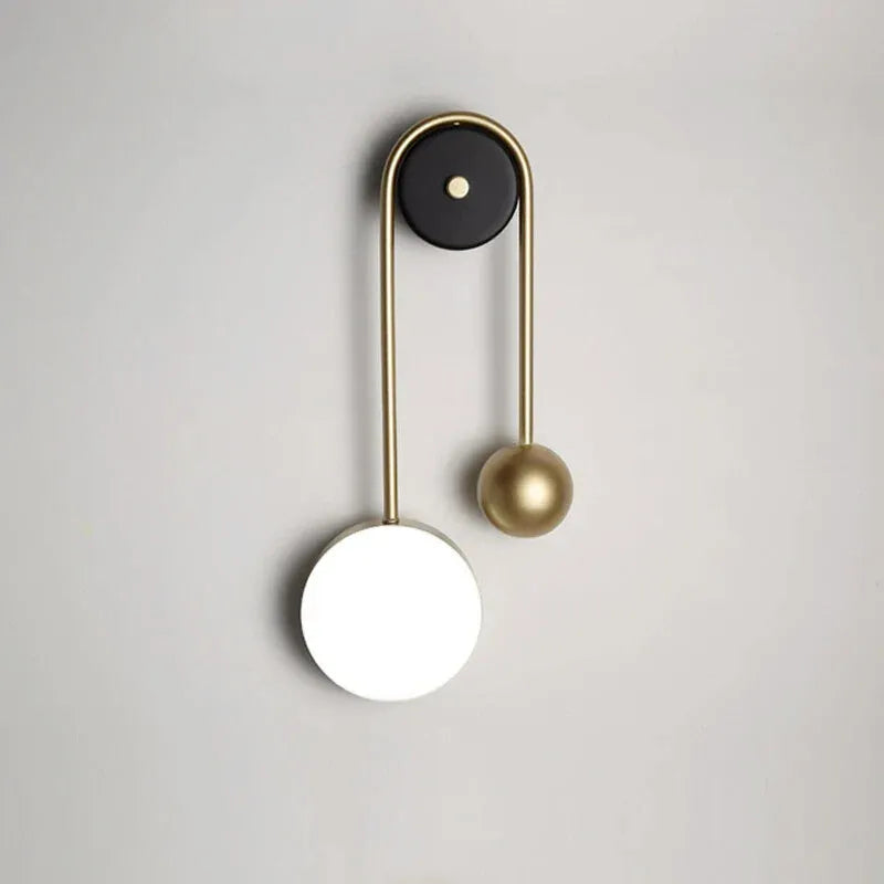 Applique murale LED minimaliste et décorative en forme de sphère, blanc chaud, style nordique, par Luminaire Essenza.