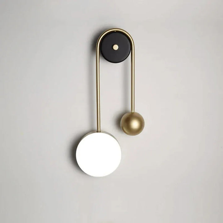 Applique murale LED minimaliste et décorative en forme de sphère, blanc chaud, style nordique, par Luminaire Essenza.