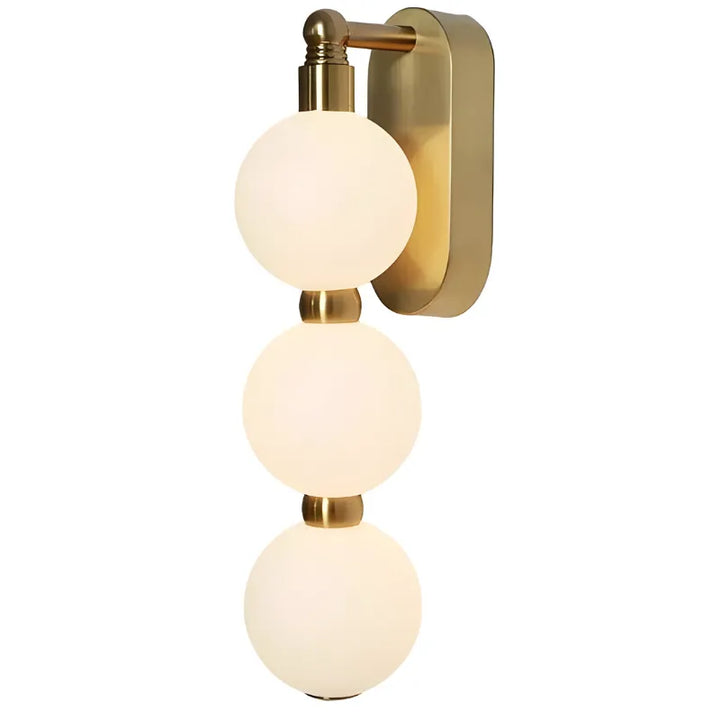 Applique murale LED minimaliste Nordique Luminaire Essenza avec trois sphères, couleurs ajustables, design décoratif moderne.