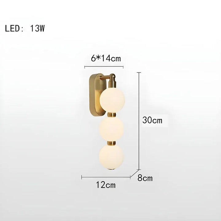 Applique murale LED minimaliste Nordique Luminaire Essenza avec trois sphères colorées ajustables, design décoratif moderne.