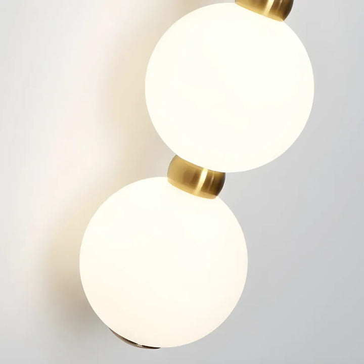 Applique murale LED minimaliste Nordique Luminaire Essenza avec triple sphère, couleurs ajustables, décoration moderne pour intérieur