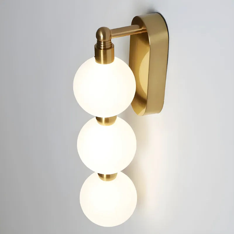 Applique murale LED minimaliste et décorative avec triple sphère, éclairage ajustable en 3 couleurs, style nordique Luminaire Essenza.