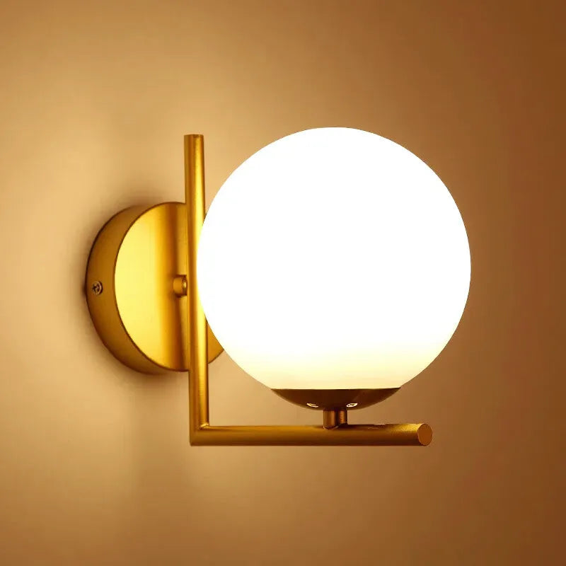 Applique murale LED minimaliste nordique sphérique de Luminaire Essenza, design contemporain pour éclairage intérieur.