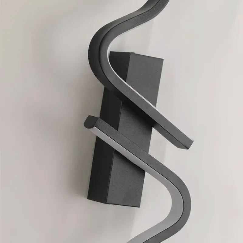 Applique murale LED moderne de 60 cm par Luminaire Essenza, design décoratif et nordique, éclairage élégant pour intérieur.