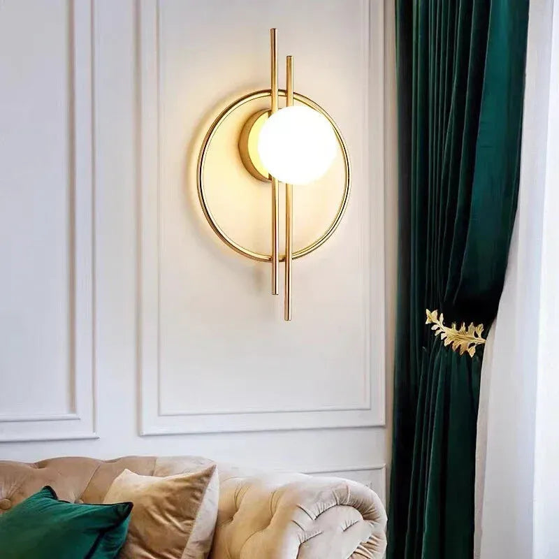 Applique murale LED moderne en forme de sphère blanc froid, design élégant par Luminaire Essenza.