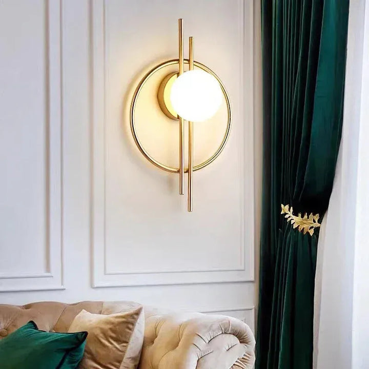Applique murale LED moderne en forme de sphère blanc froid, design élégant par Luminaire Essenza.