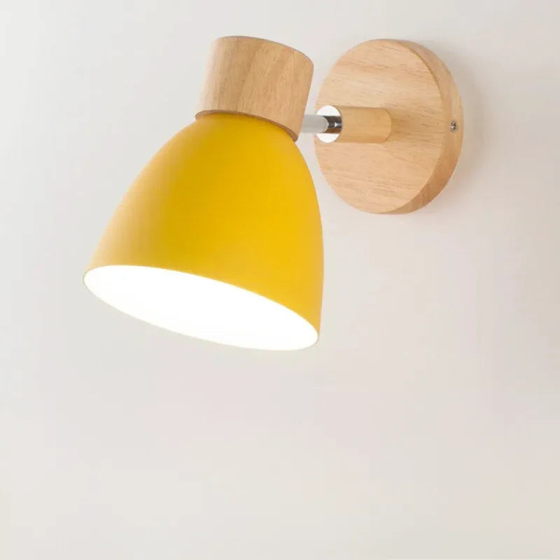 Applique murale LED moderne en fer jaune, design nordique minimaliste avec ampoule, éclairage élégant par Luminaire Essenza.