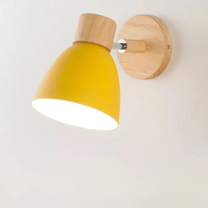 Applique murale LED moderne en fer jaune, design nordique minimaliste avec ampoule, éclairage élégant par Luminaire Essenza.