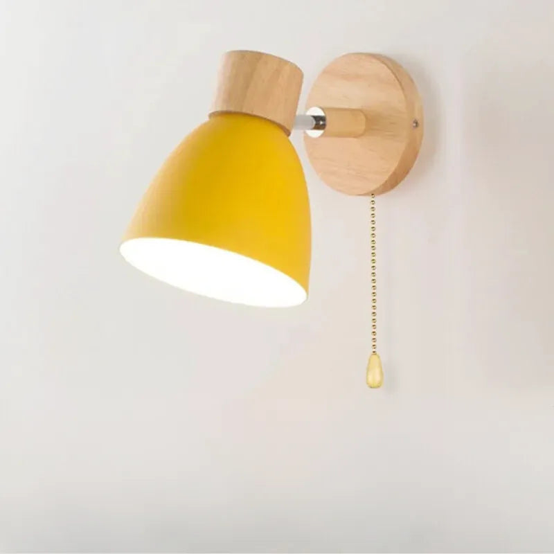 Applique murale LED moderne en fer jaune, style nordique minimaliste avec interrupteur et ampoule, par Luminaire Essenza.