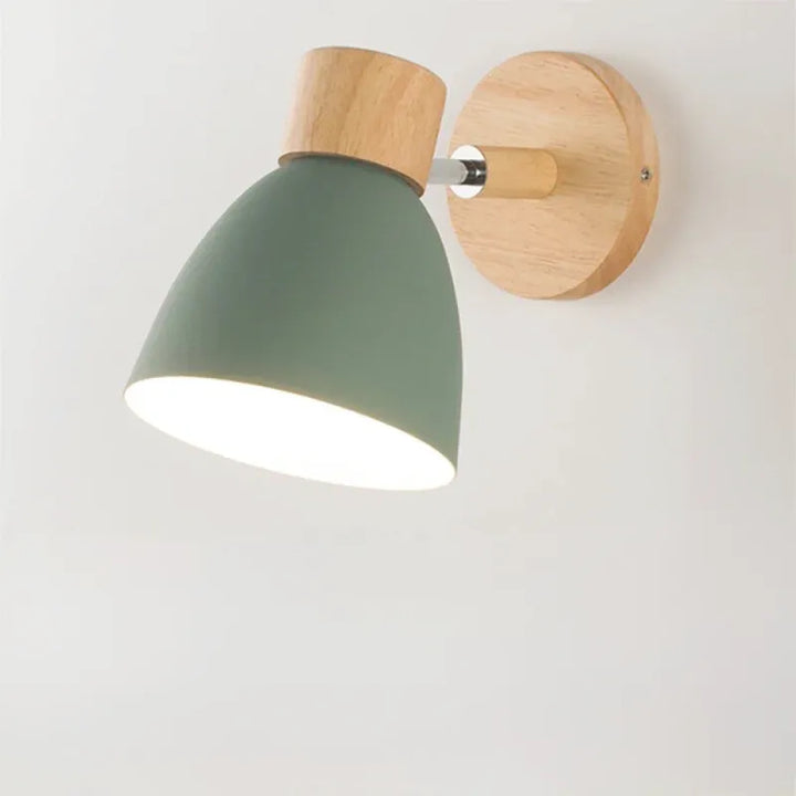 Applique murale LED moderne en fer vert, style nordique minimaliste avec ampoule, par Luminaire Essenza.