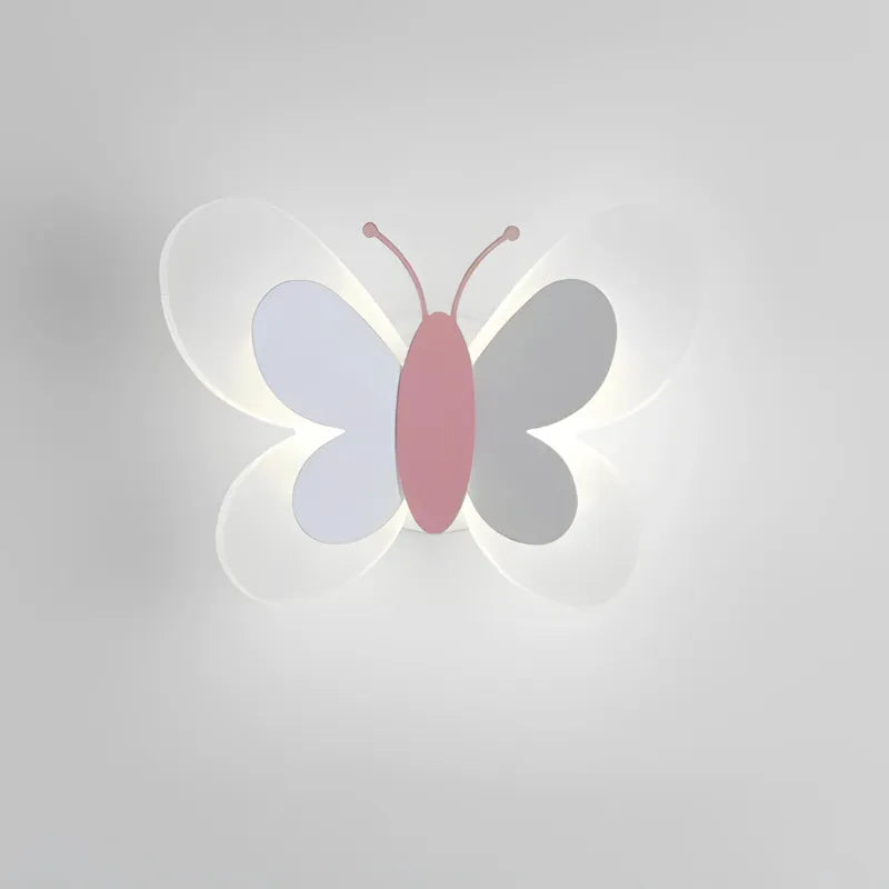 Applique murale LED moderne en forme de papillon, luminaire design de Luminaire Essenza, éclairage élégant pour intérieur.