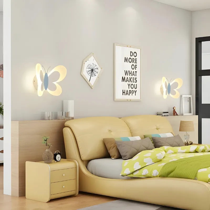 Applique murale LED moderne en forme de papillon par Luminaire Essenza, éclairage élégant pour décoration intérieure.