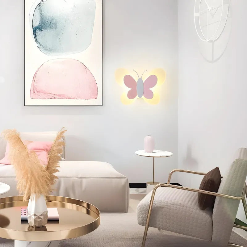 Applique murale LED moderne en forme de papillon, luminaire élégante pour décoration intérieure, par Luminaire Essenza.