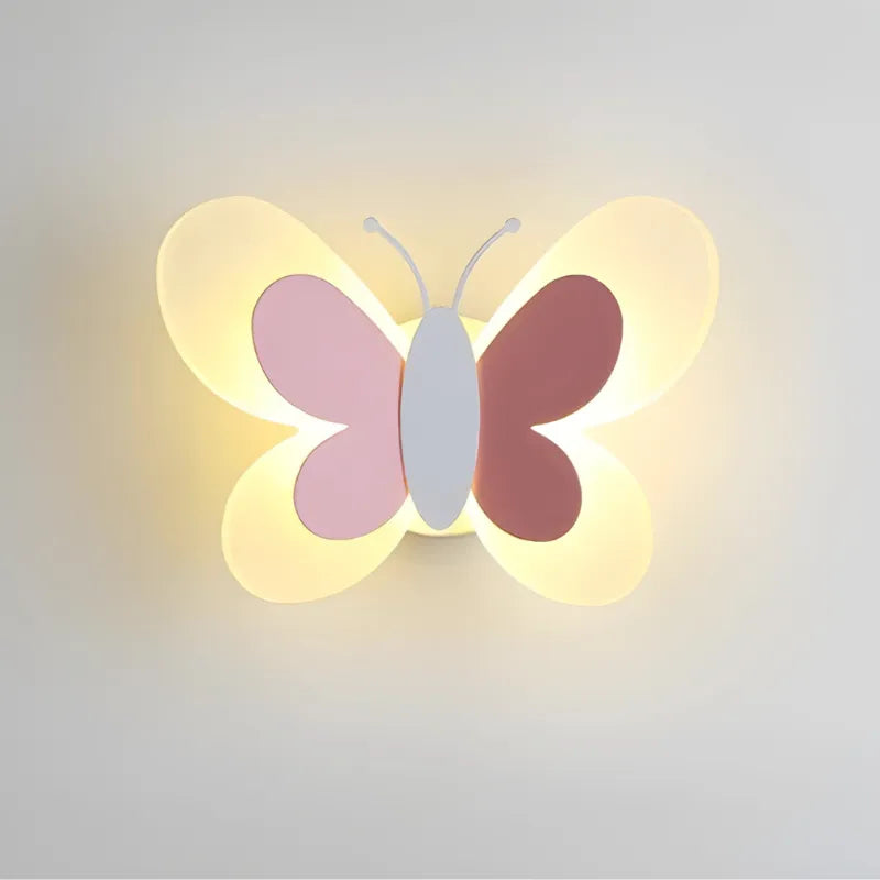 Applique murale LED moderne en forme de papillon blanc chaud, design élégant pour décoration intérieure.