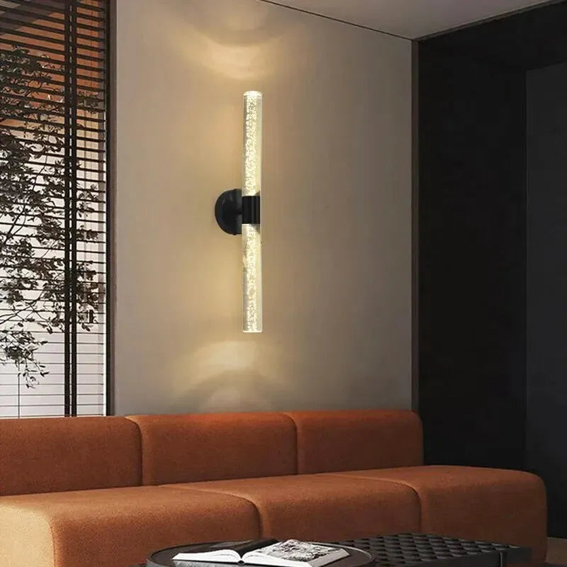 Applique murale LED nordique de luxe Luminaire Essenza avec double extrémité, design moderne et éclairage élégant.