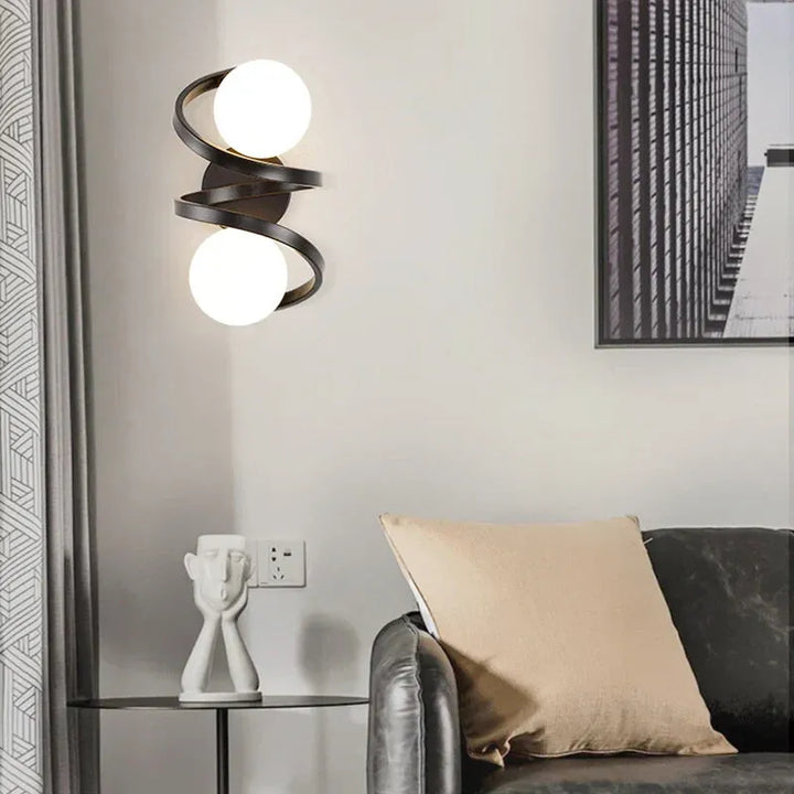 Applique murale LED nordique sphérique Luminaire Essenza avec double éclairage blanc froid, design moderne et élégant.