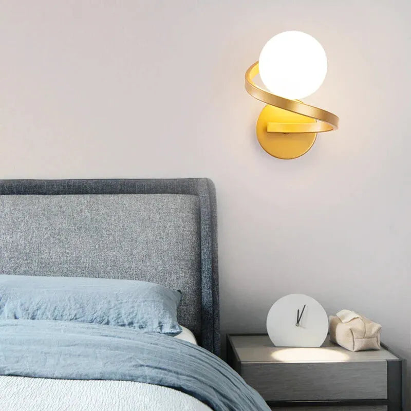 Applique murale LED sphérique de style nordique Luminaire Essenza avec lumière blanche froide, design double et moderne.