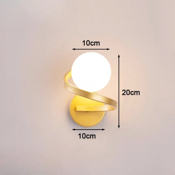 Applique murale LED nordique sphérique Luminaire Essenza avec lumière blanche chaude, design simple et moderne.