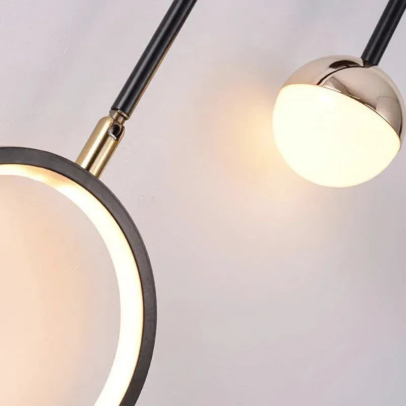 Applique murale LED pour chambre en forme de cercle, design moderne, éclairage doux, de la marque Luminaire Essenza.