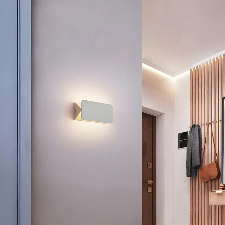 Applique murale LED rectangulaire Luminaire Essenza, ajustable, blanc chaud 3000K, fixation murale élégante, 16 cm.